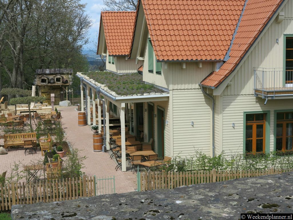 Op de Grosse Burgberg ligt een hotel-restaurant naast de ruïnes van het kasteel. Via de kabelbaan bent u snel in de binnenstad van Bad Harzburg. Tips:  De Burgberg bij Bad Harzburg.